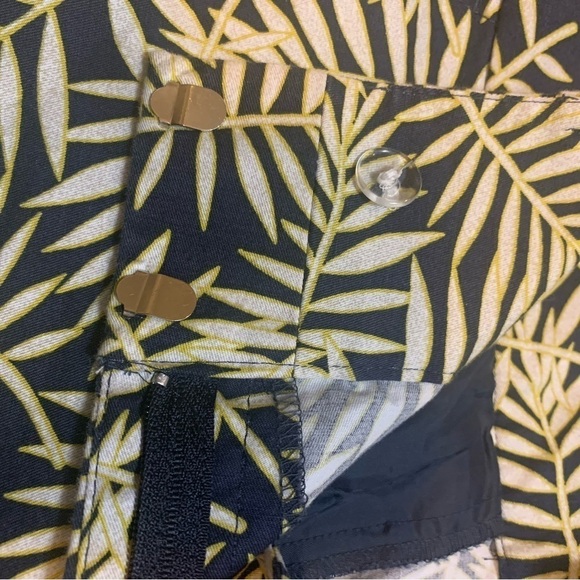 Ann Taylor city Cotton shorts, size 10. - Picture 3 of 7